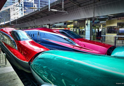 E5_and_E6_Japanese_Bullet_Trains.jpg.jpg