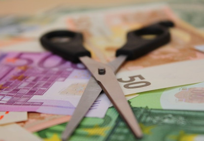 scissors-893152_640.jpg.jpg